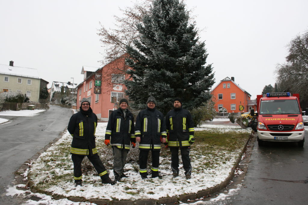 Dorfweihnachtsbaum 2021 aufgestellt